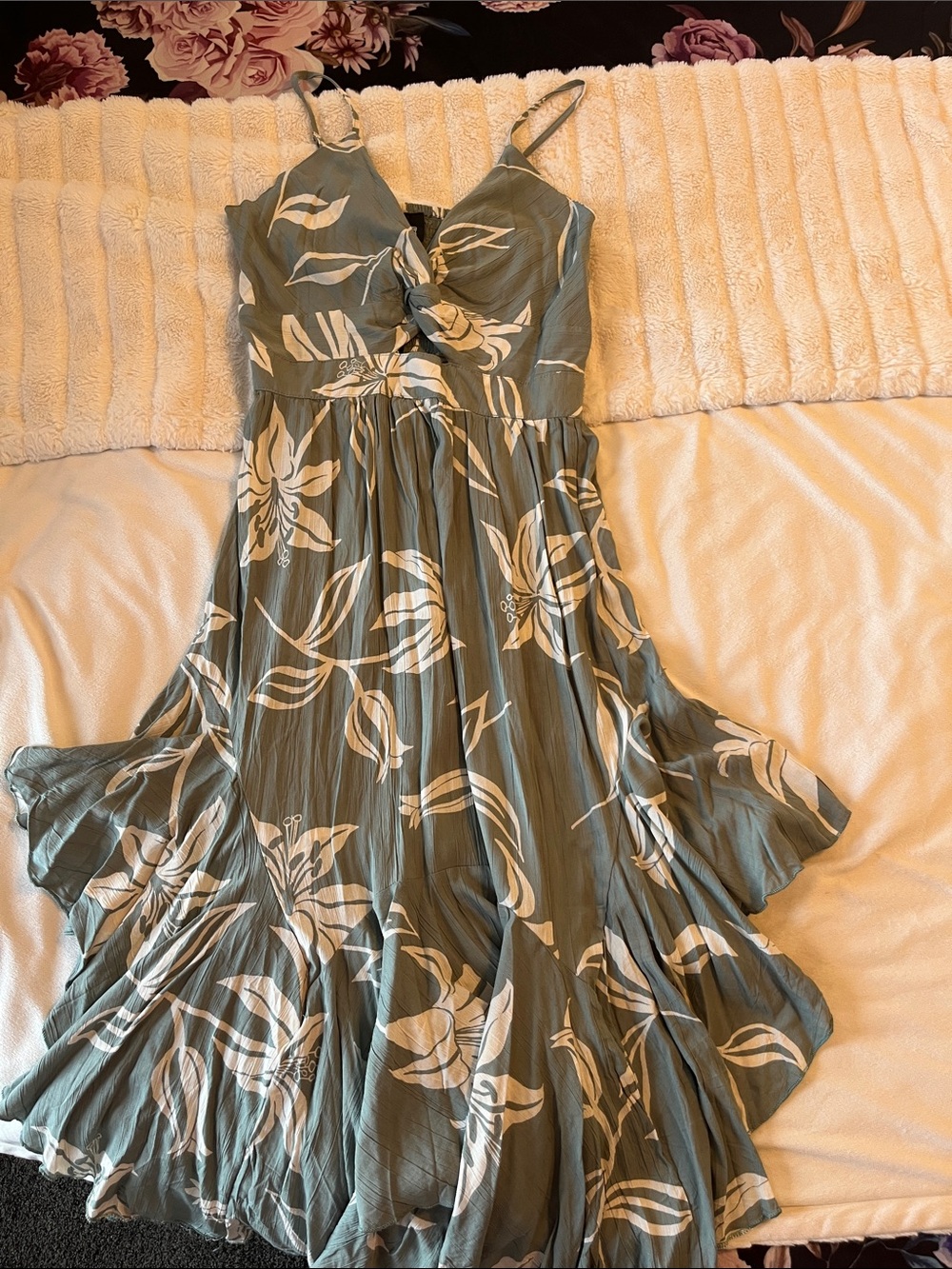 NWT ANGIE floral knot front dress